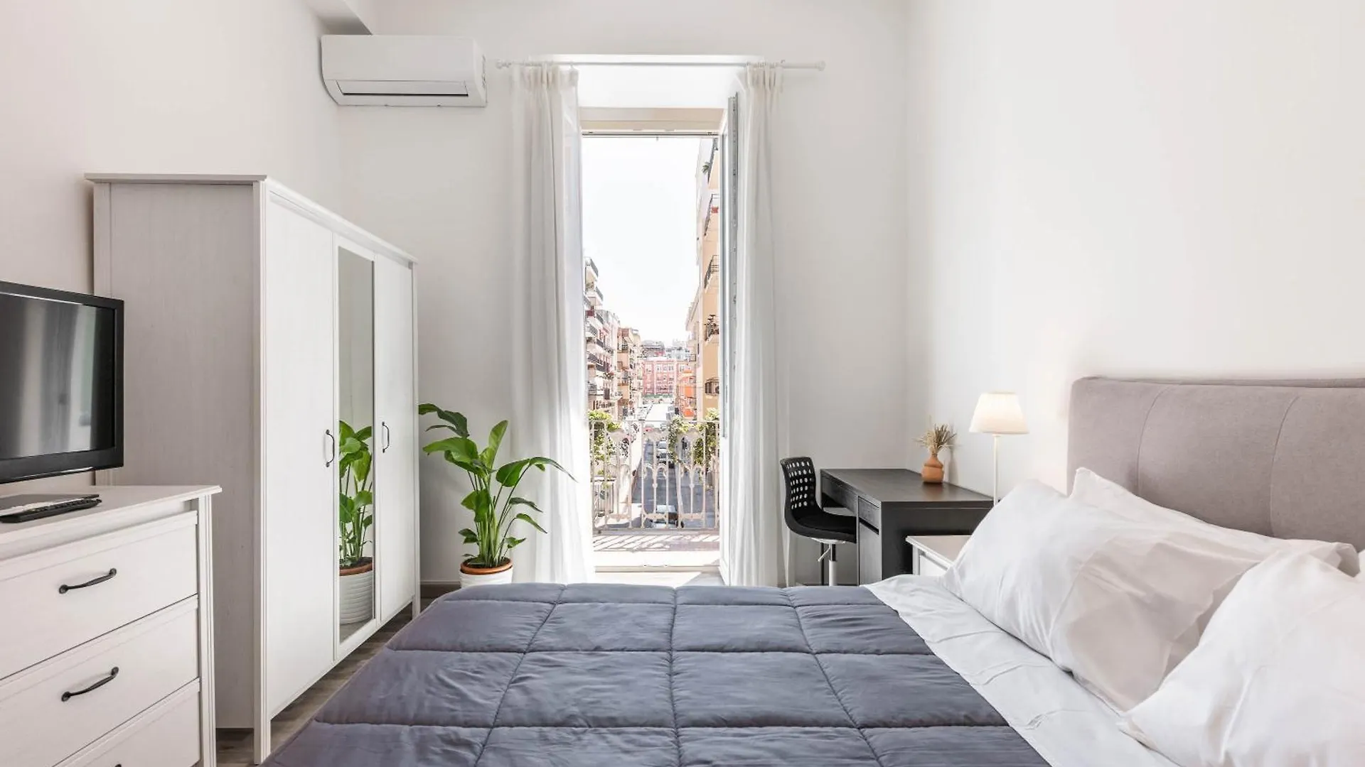 Sun House Apartment Bari 0*,