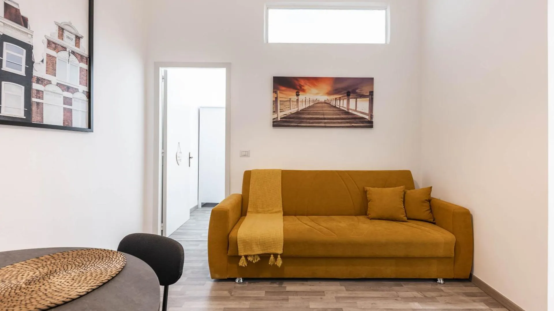 Sun House Apartment Bari 0*,  Italy